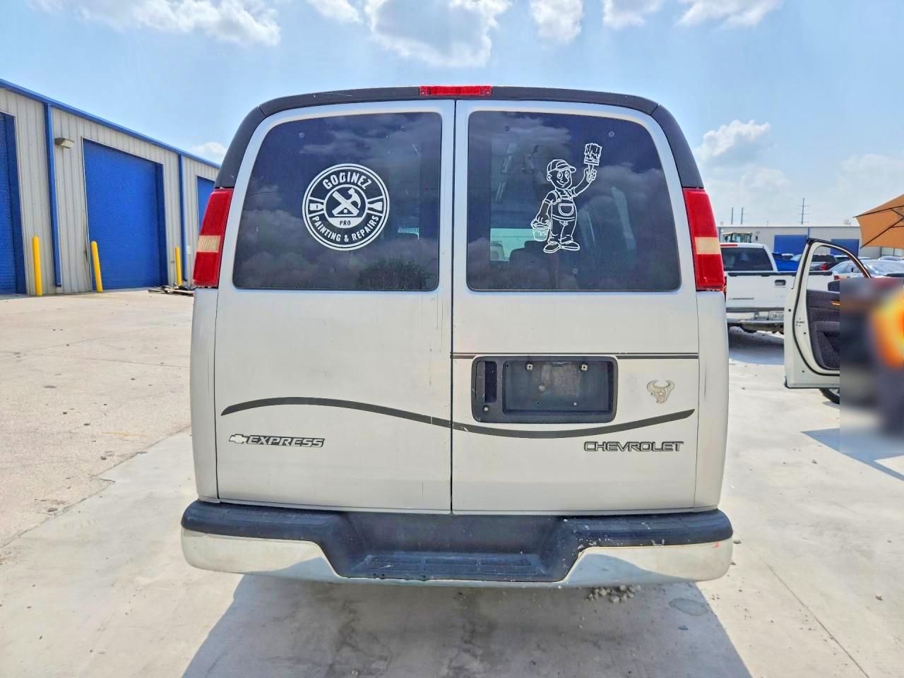 1GBFG15T351243001 · 2005 CHEVROLET EXPRESS G1500 · 6/13