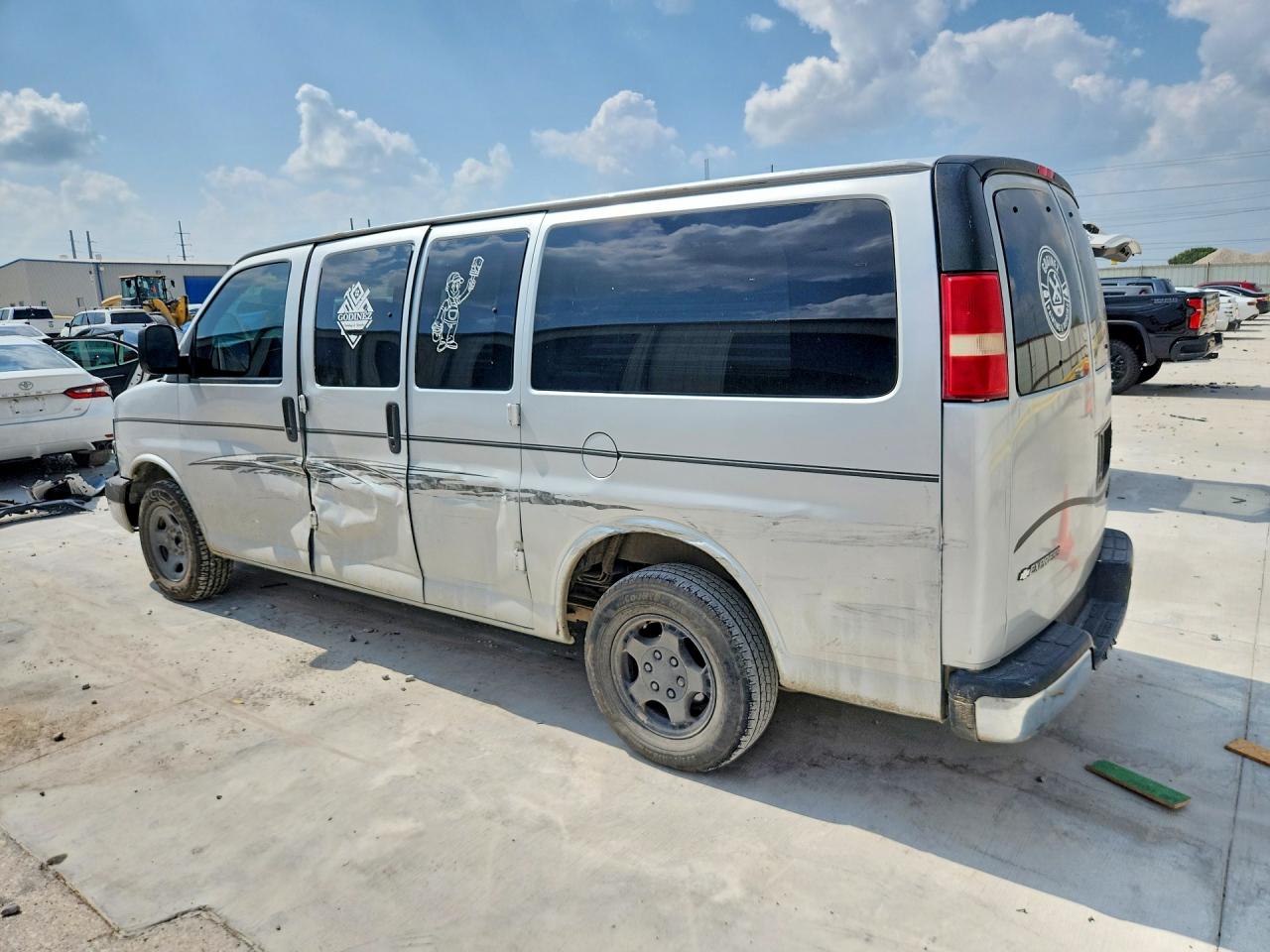 1GBFG15T351243001 · 2005 CHEVROLET EXPRESS G1500 · 2/13