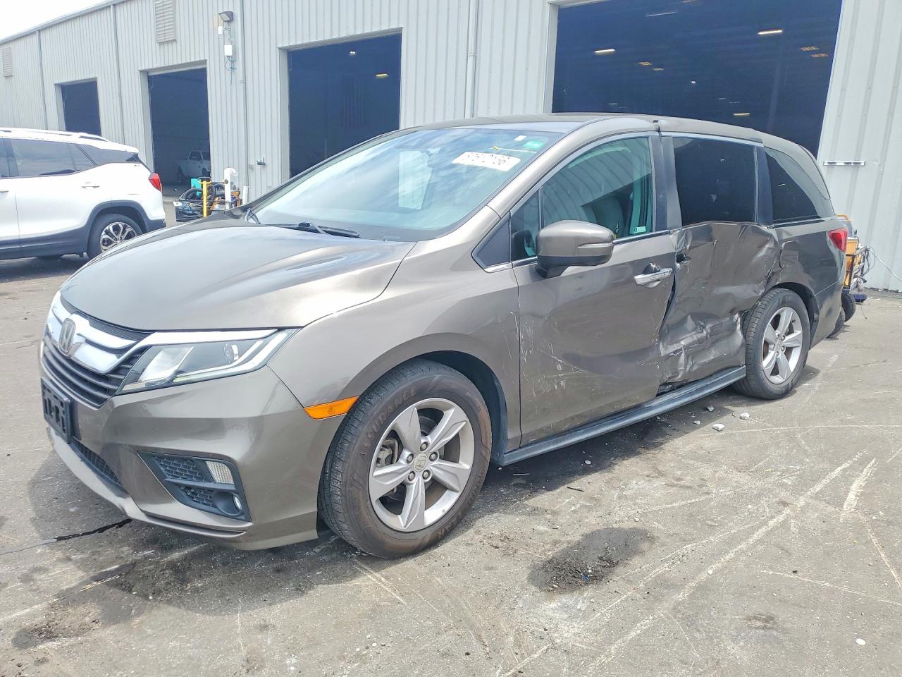 5FNRL6H55JB069626 · 2018 HONDA ODYSSEY