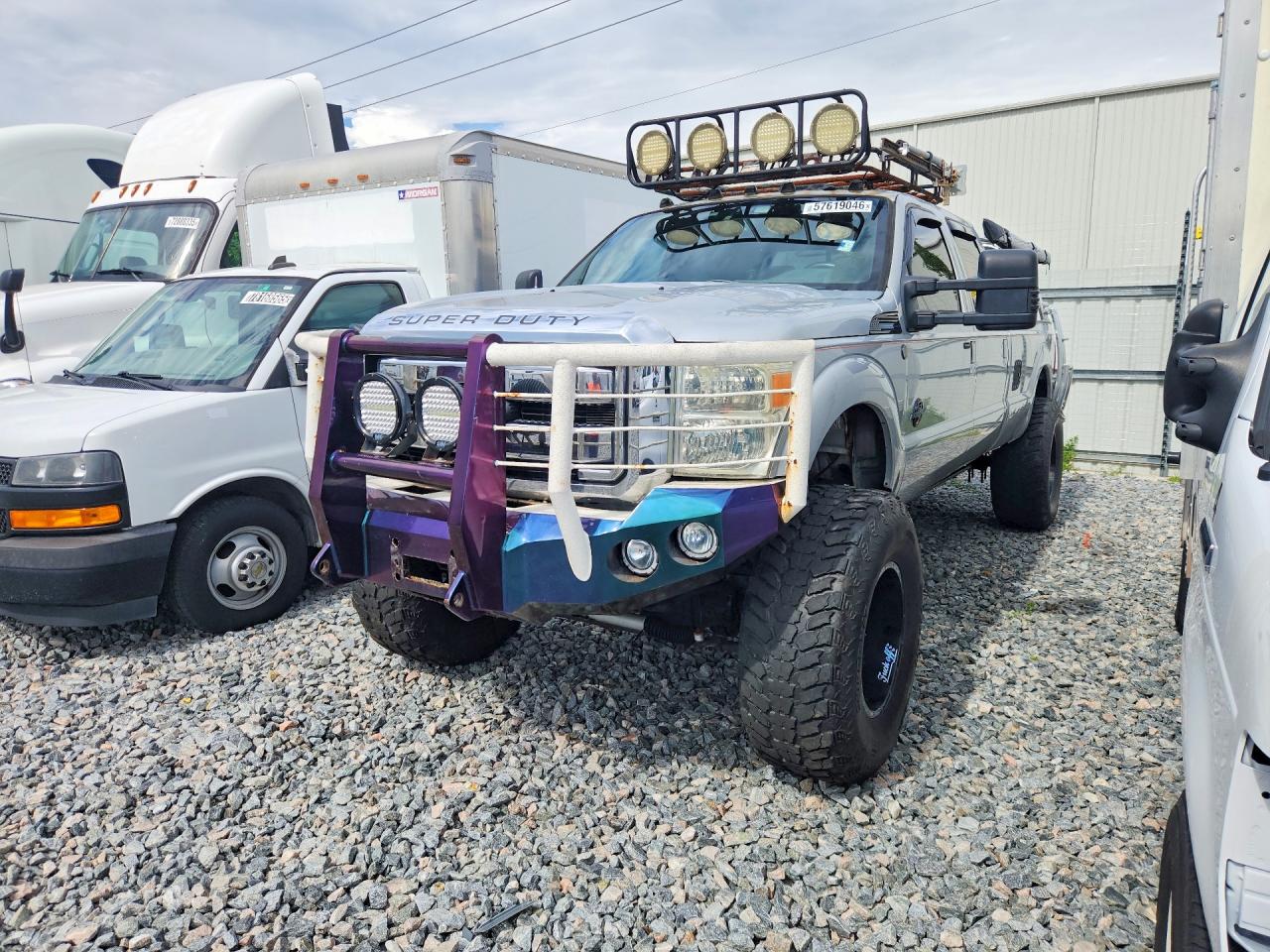 1FT8W3BT8BED02054 · 2011 FORD F350