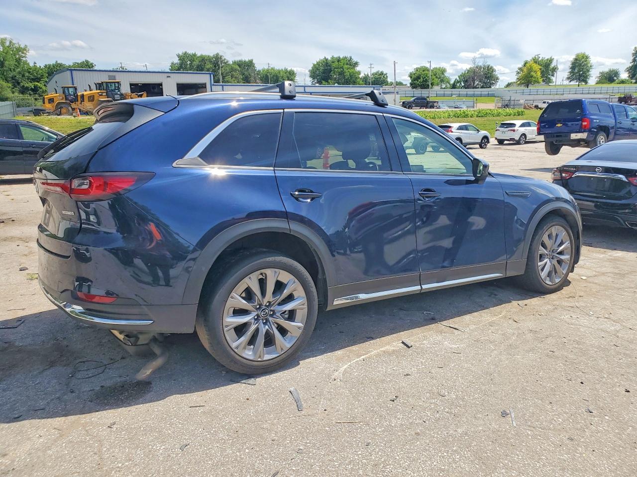 JM3KKDHD6R1180178 · 2024 MAZDA CX-90 · 3/13