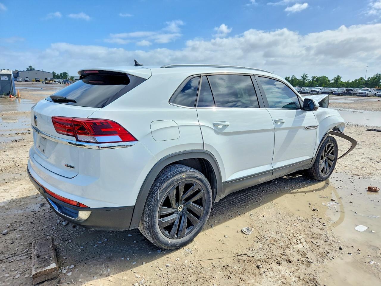 1V2KC2CA7NC204220 · 2022 VOLKSWAGEN ATLAS CROSS SPORT · 3/13