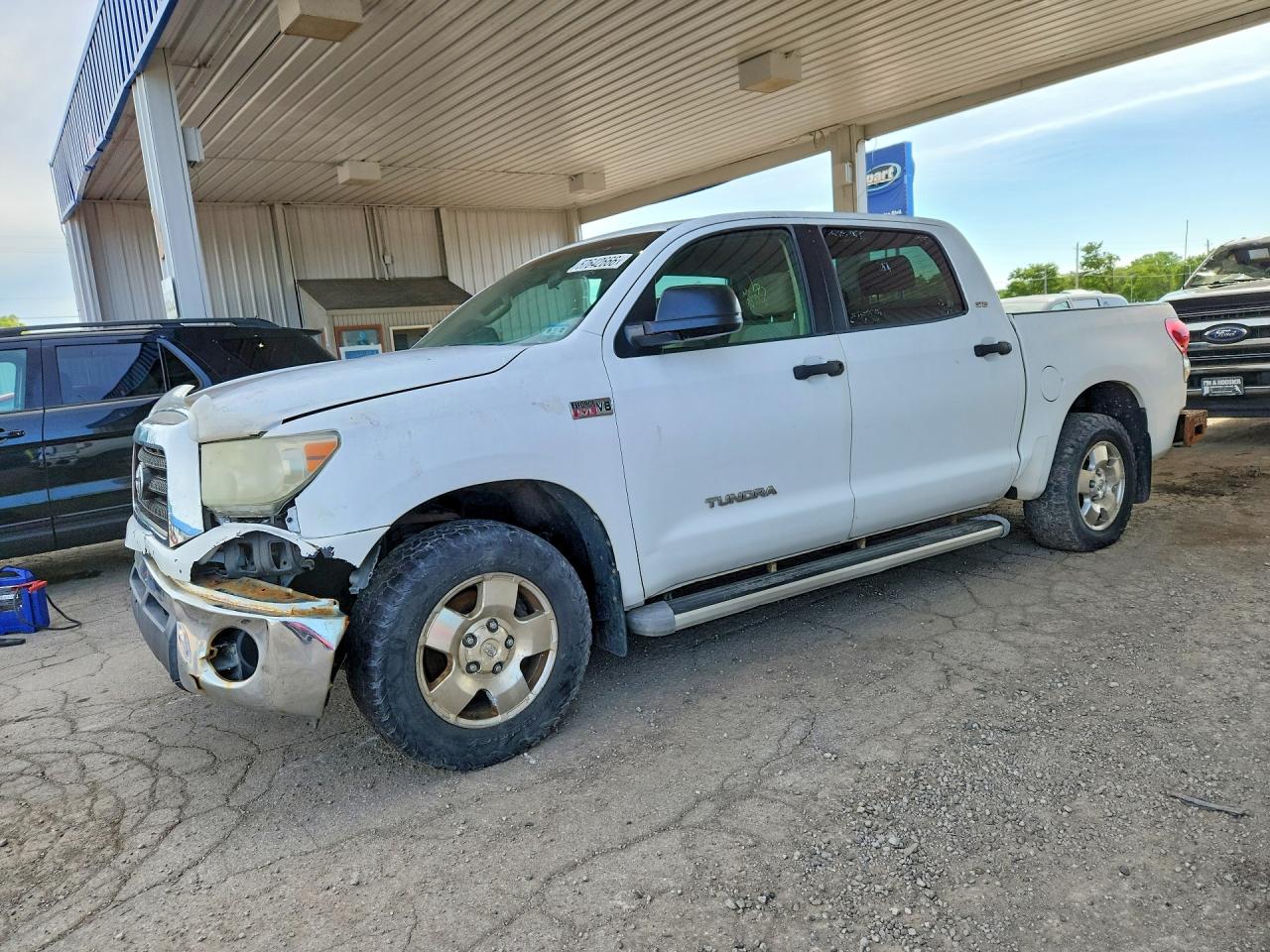 5TFEV541X8X047689 · 2008 TOYOTA TUNDRA
