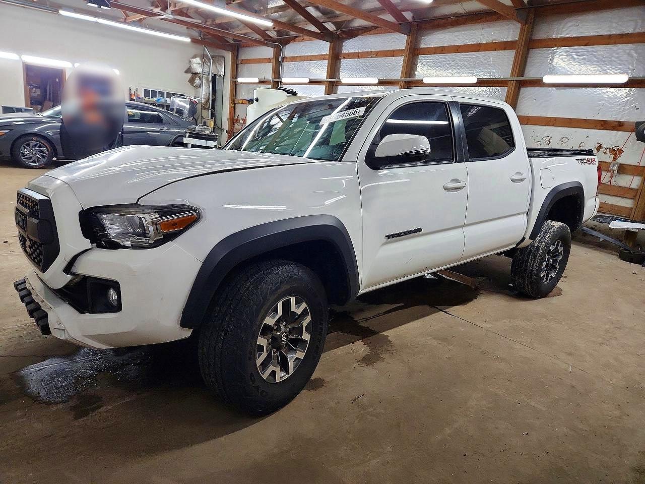3TMCZ5AN2KM208598 · 2019 TOYOTA TACOMA