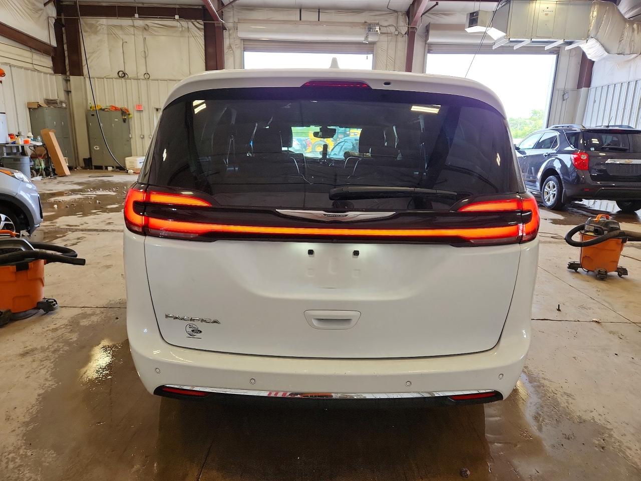 2C4RC1BG0MR574818 · 2021 CHRYSLER PACIFICA · 6/13