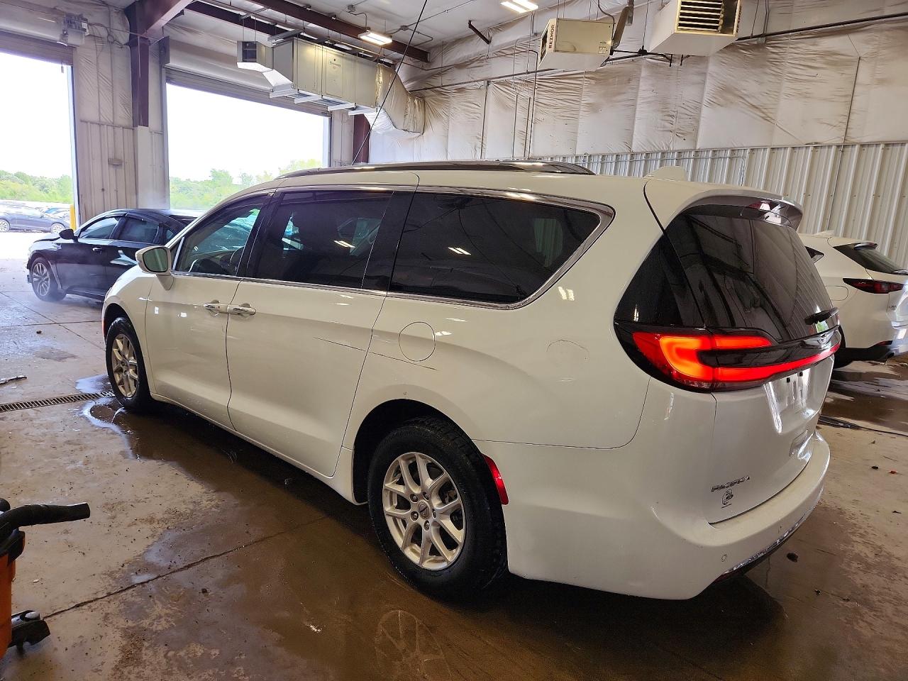 2C4RC1BG0MR574818 · 2021 CHRYSLER PACIFICA · 2/13