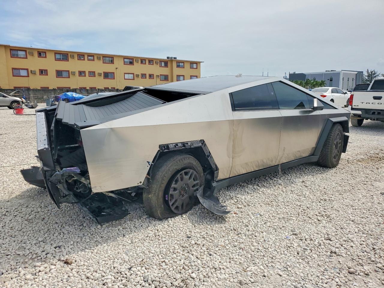 7G2CEHEE5RA039371 · 2024 TESLA CYBERTRUCK · 3/12