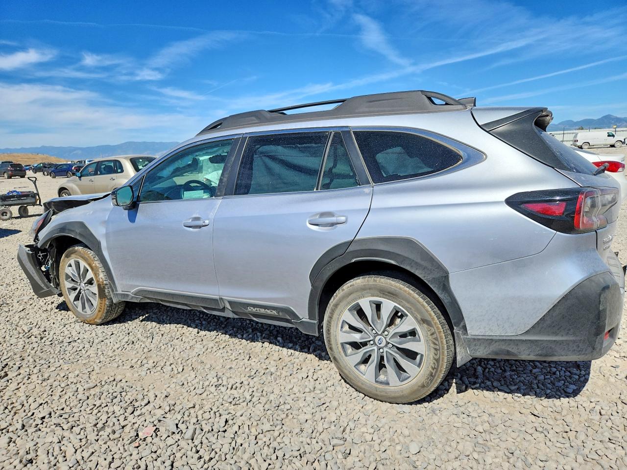 4S4BTANC3S3104892 · 2025 SUBARU OUTBACK · 2/12