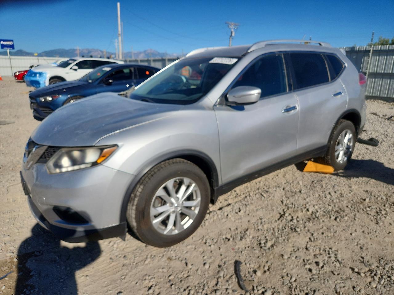 2015 NISSAN ROGUE