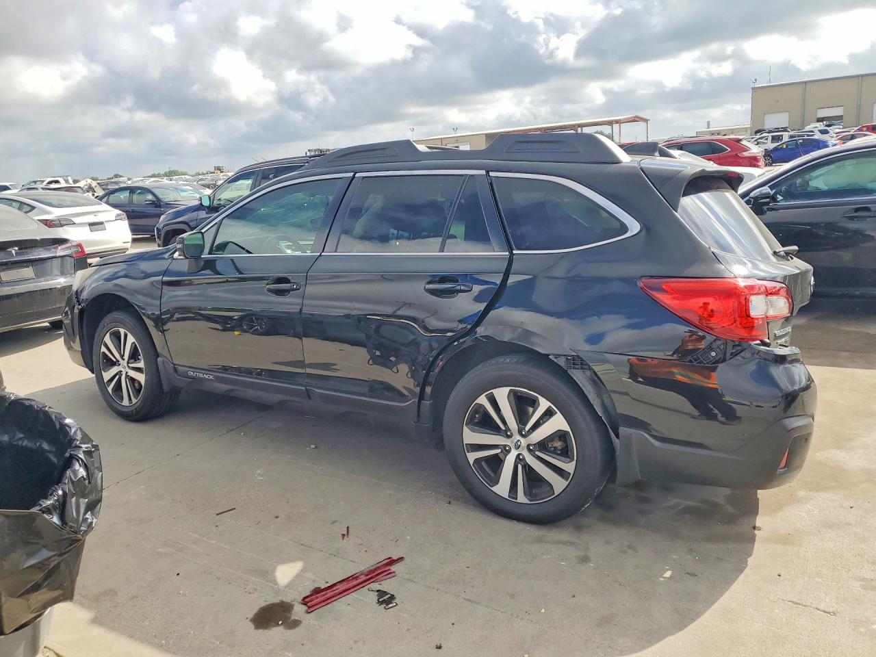 4S4BSENC1J3266268 · 2018 SUBARU OUTBACK · 2/13