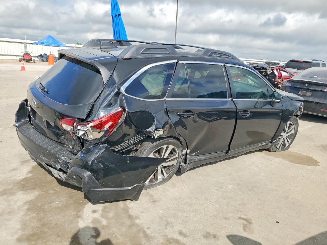 4S4BSENC1J3266268 · 2018 SUBARU OUTBACK · 3/13