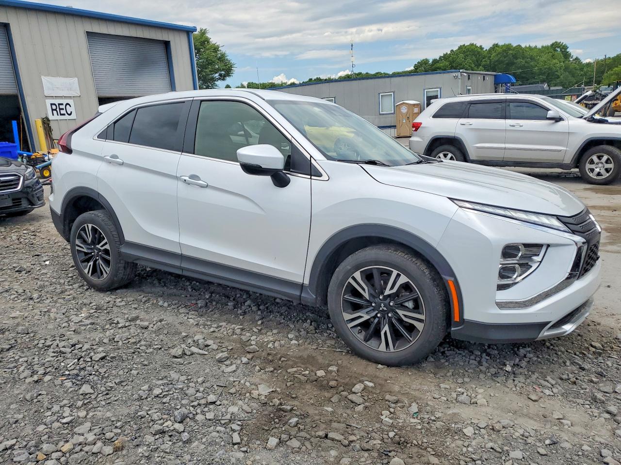 JA4ATWAA0RZ042788 · 2024 MITSUBISHI ECLIPSE CROSS · 4/13