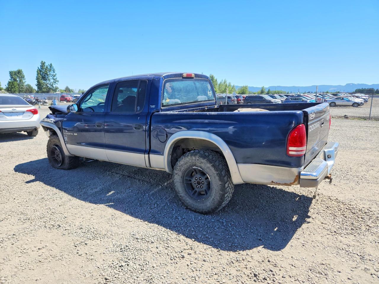 1B7GG2AN8YS764940 · 2000 DODGE DAKOTA · 2/12
