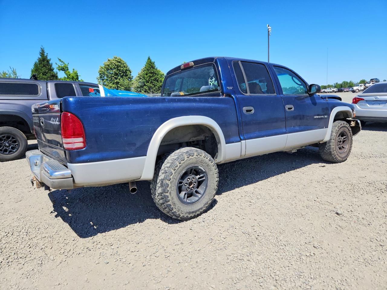 1B7GG2AN8YS764940 · 2000 DODGE DAKOTA · 3/12