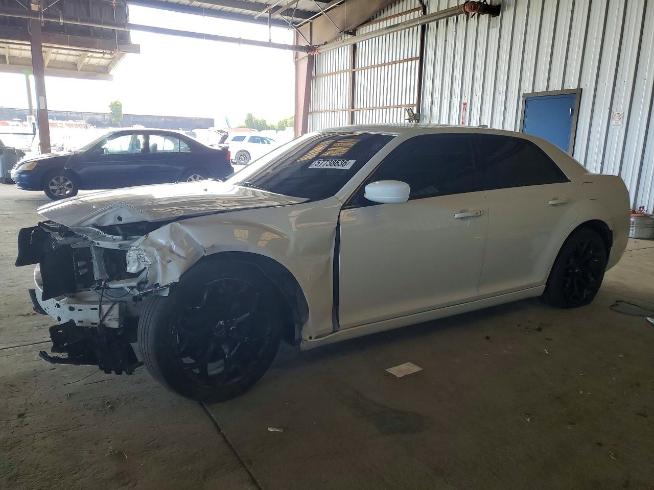 2C3CCABG0GH156618 · 2016 CHRYSLER 300