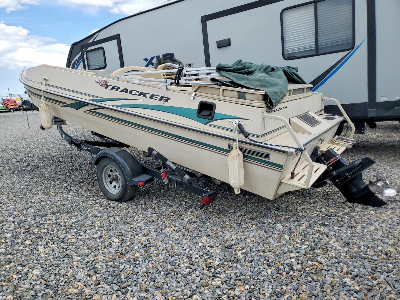 BUJ21484C202 · 2002 SUN TRACKER PARTYHUT · 3/10