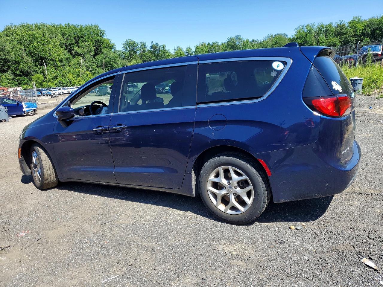 2C4RC1FG9JR351750 · 2018 CHRYSLER PACIFICA · 2/13