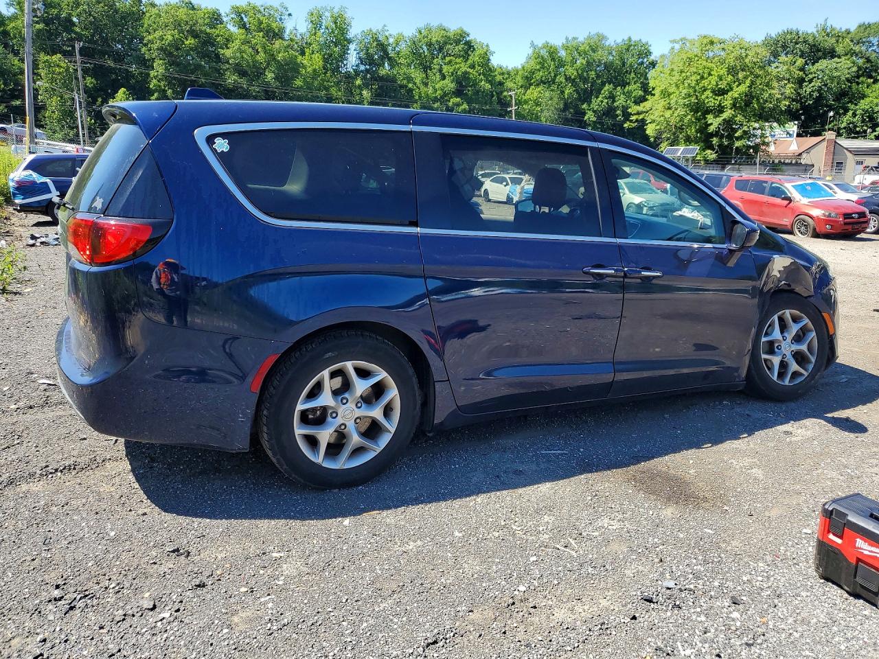 2C4RC1FG9JR351750 · 2018 CHRYSLER PACIFICA · 3/13