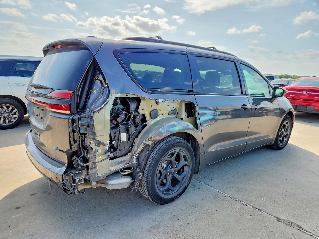 2C4RC1S75MR525386 · 2021 CHRYSLER PACIFICA · 3/13