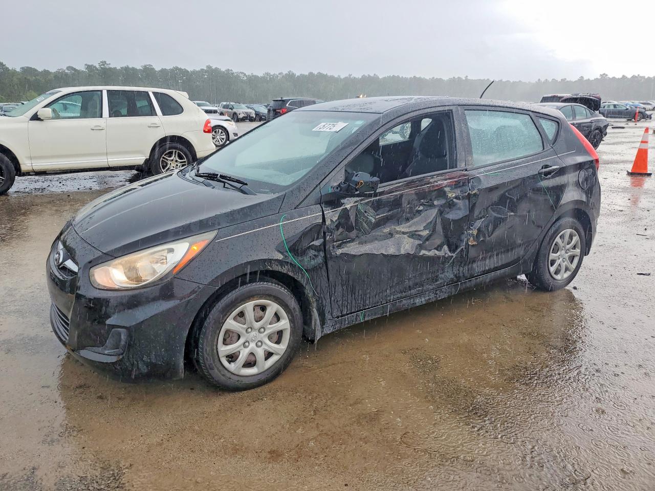 KMHCT5AE1DU092032 · 2013 HYUNDAI ACCENT