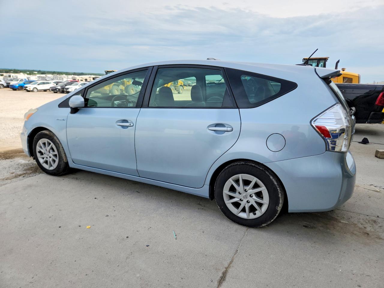 JTDZN3EU0D3234522 · 2013 TOYOTA PRIUS V · 2/12