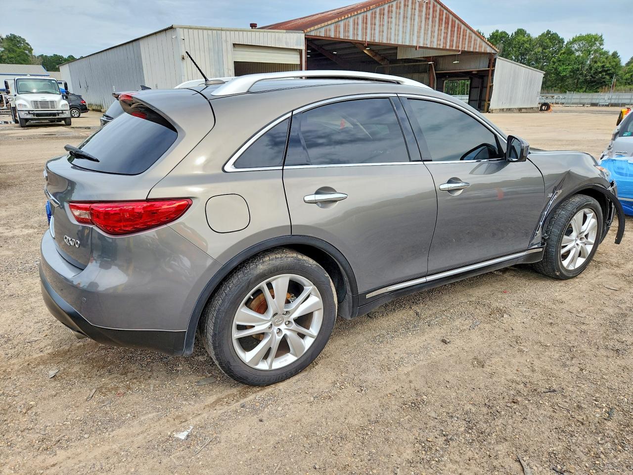 JN8CS1MU3GM671745 · 2016 INFINITI QX70 · 3/13
