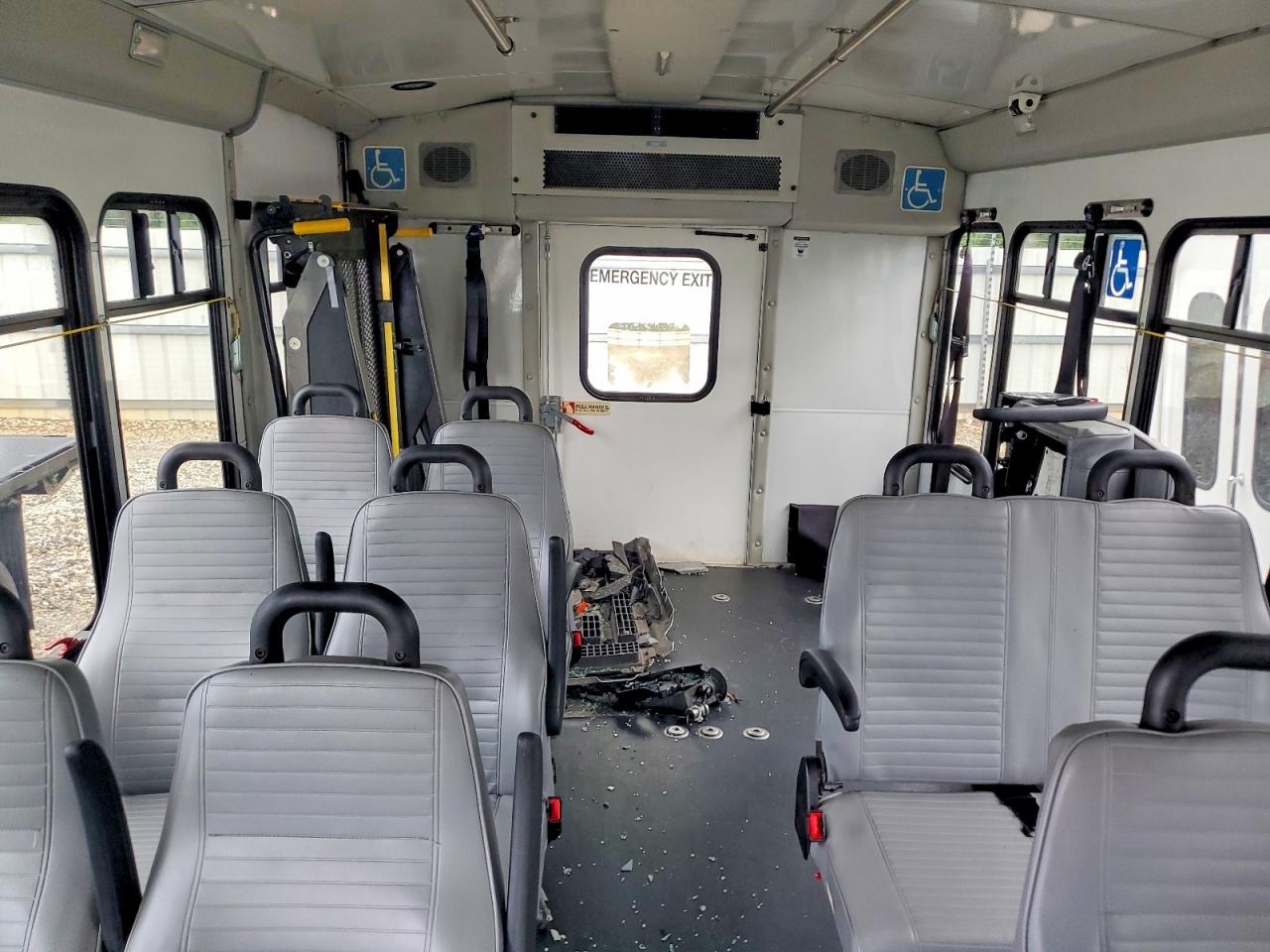1FDFE4FS7KDC01106 · 2019 FORD ECONOLINE · 6/10