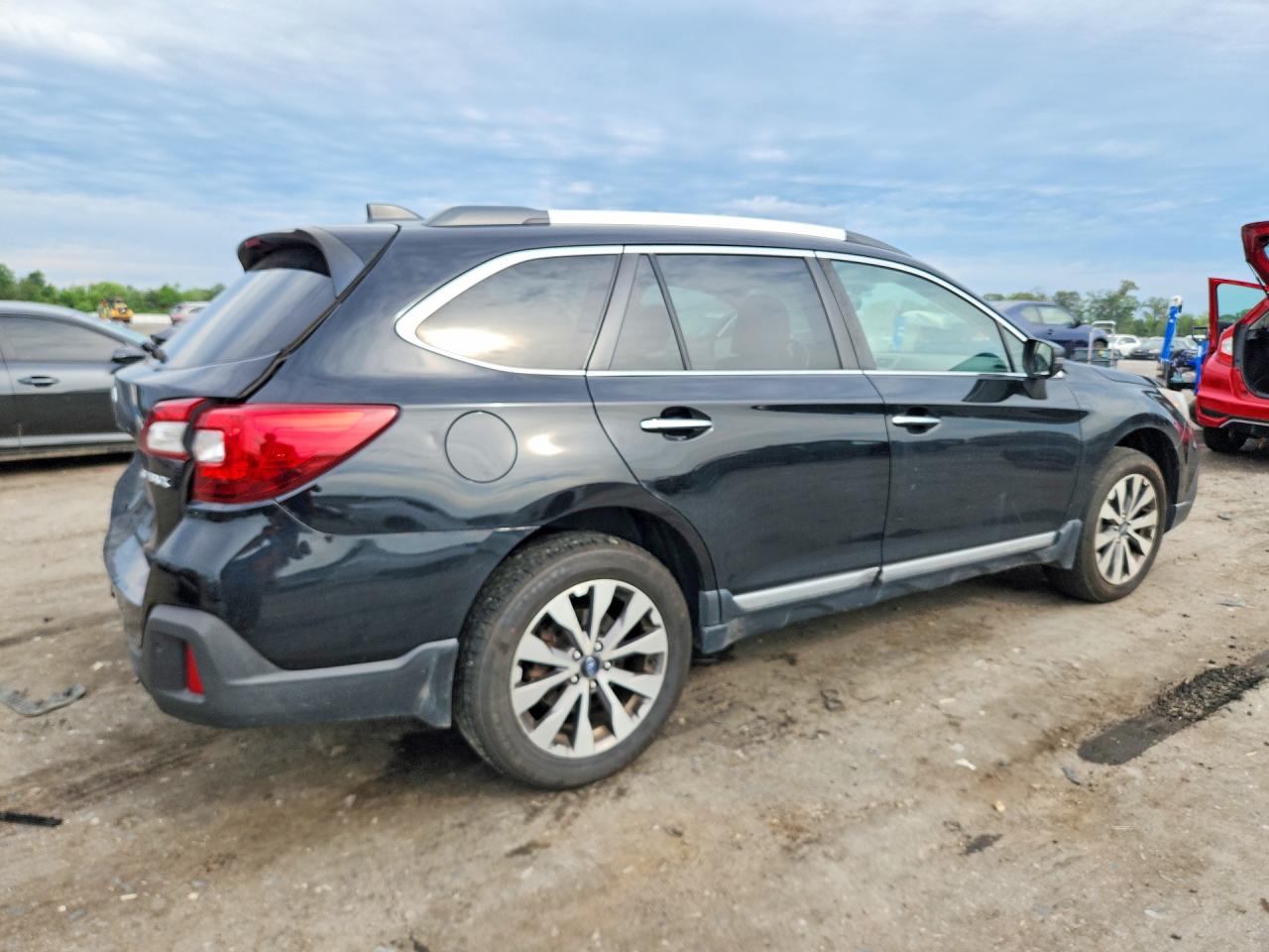 4S4BSATC6J3333104 · 2018 SUBARU OUTBACK · 3/12