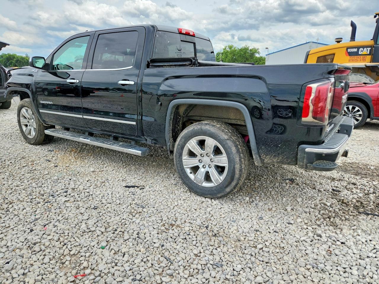 3GTU2NEC7JG575818 · 2018 GMC SIERRA · 2/12