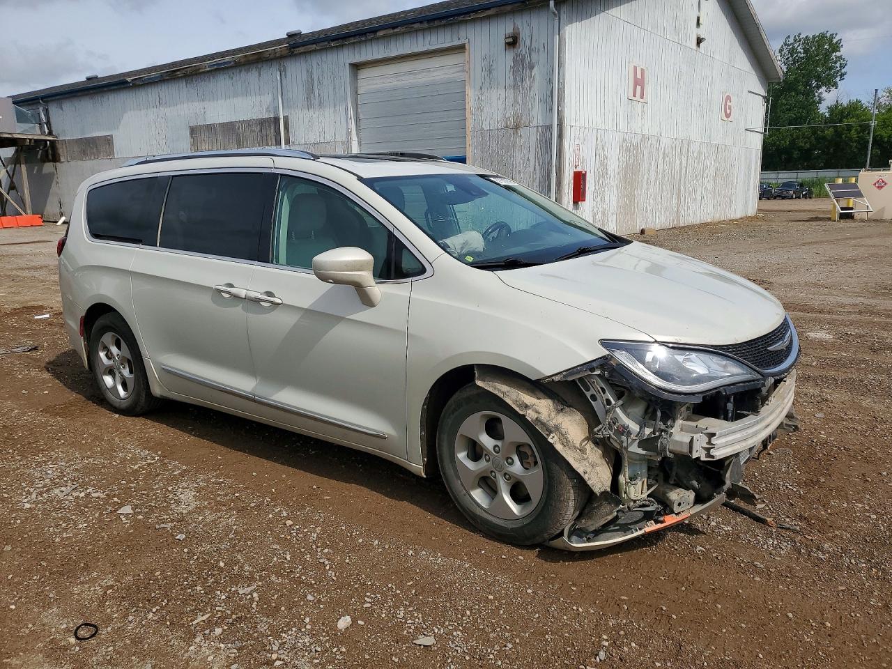 2C4RC1EG0HR616065 · 2017 CHRYSLER PACIFICA · 4/13