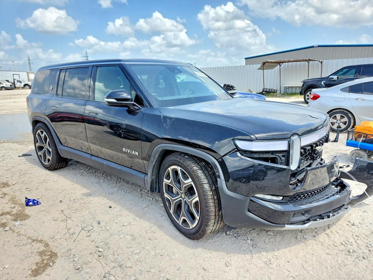 7PDSGCBA9RN045068 · 2024 RIVIAN R1S · 4/13