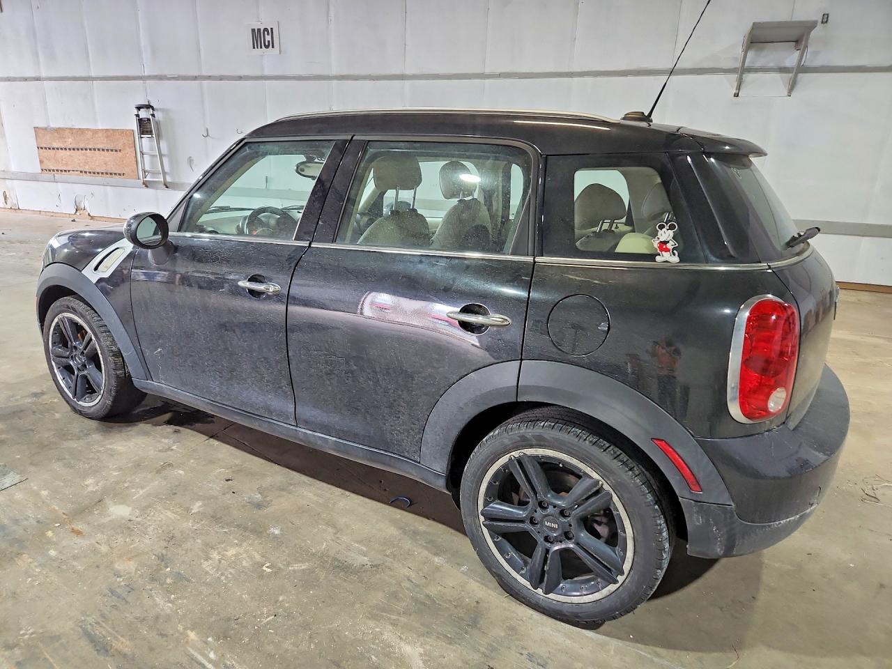 WMWZB3C5XBWM00073 · 2011 MINI COOPER · 2/12