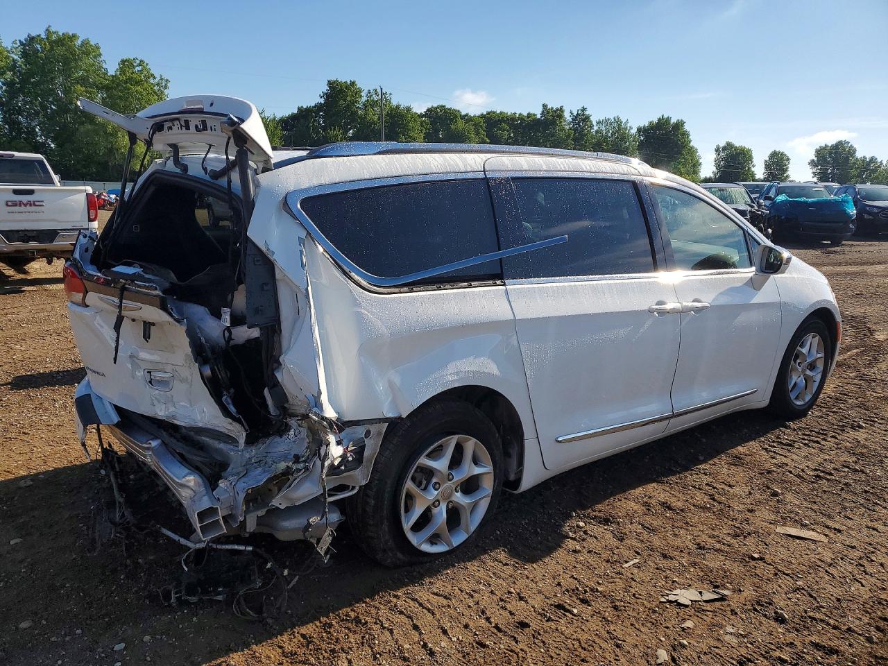 2C4RC1GG2LR151813 · 2020 CHRYSLER PACIFICA · 3/13