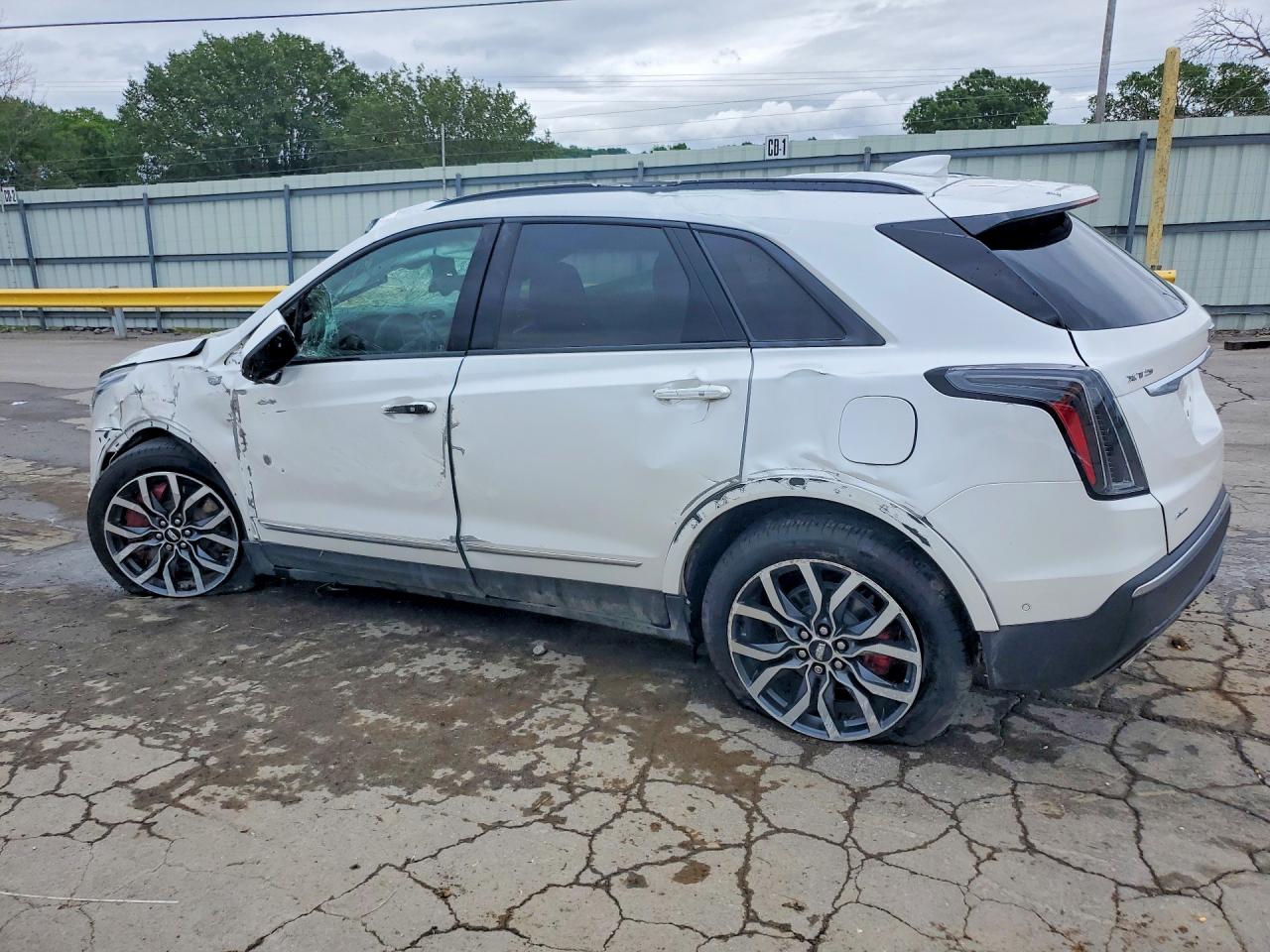 1GYKNGRS4SZ153092 · 2025 CADILLAC XT5 · 2/14