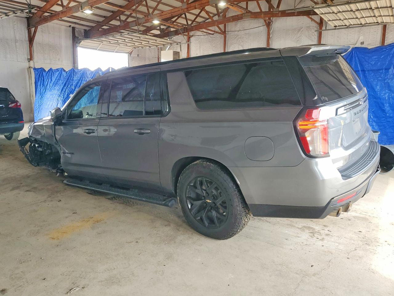 1GNSKDKL4NR118810 · 2022 CHEVROLET SUBURBAN · 2/13