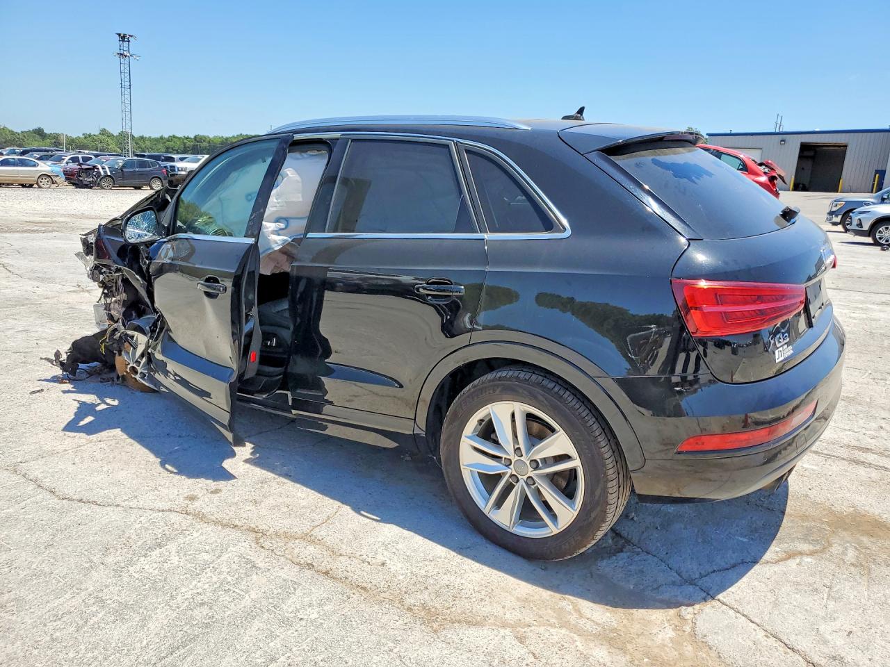 WA1BFCFS8GR003326 · 2016 AUDI Q3 · 2/13