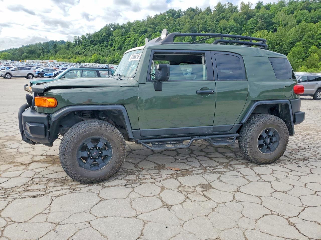 JTEBU4BF0BK111981 · 2011 TOYOTA FJ CRUISER