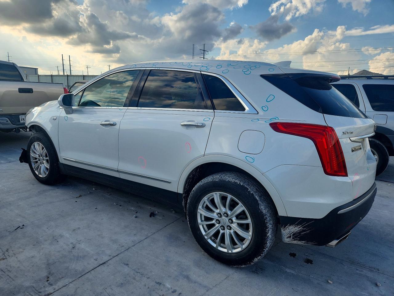 1GYKNARS3JZ106924 · 2018 CADILLAC XT5 · 2/13