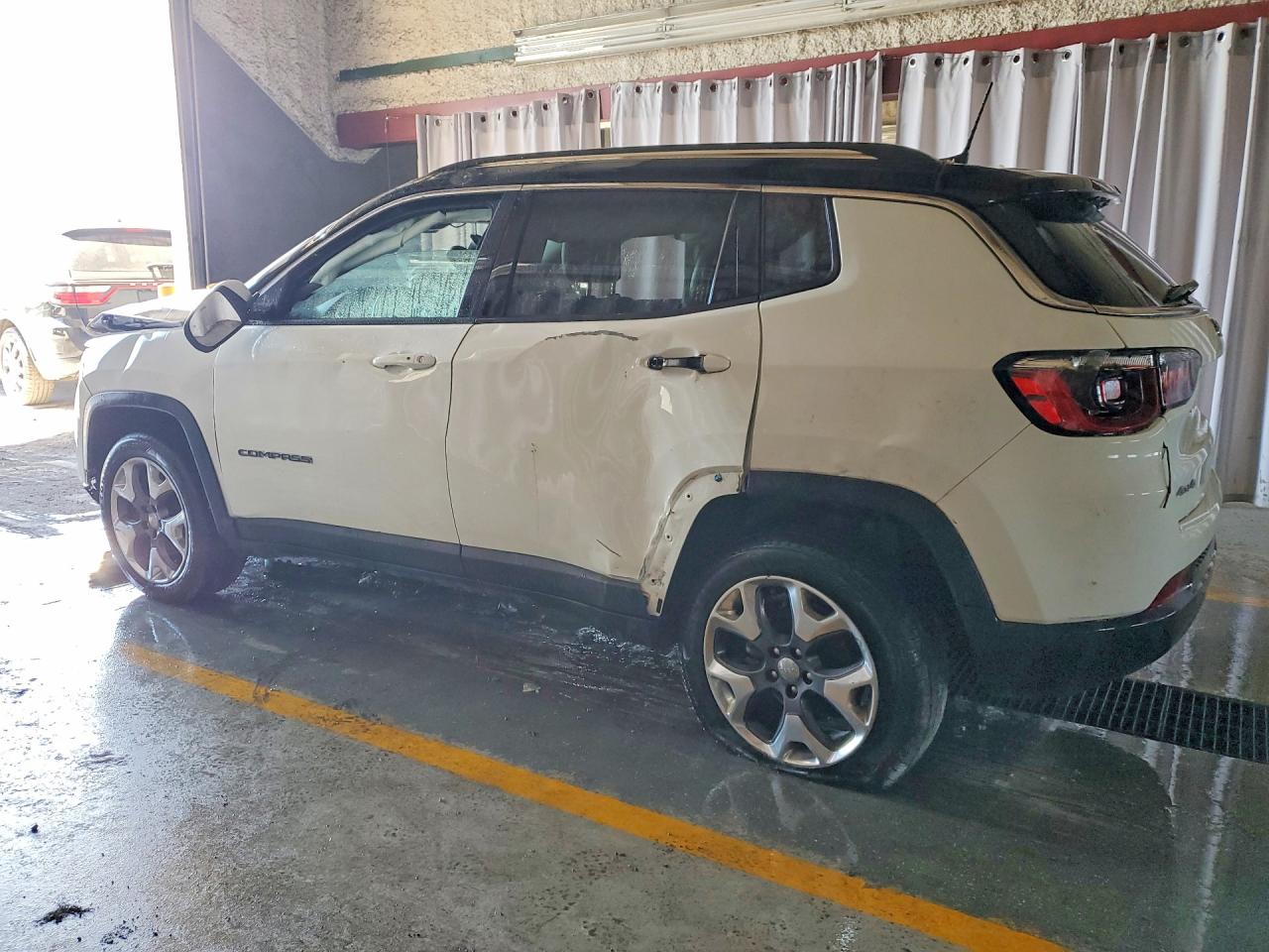 3C4NJDCB9JT209569 · 2018 JEEP COMPASS · 2/13
