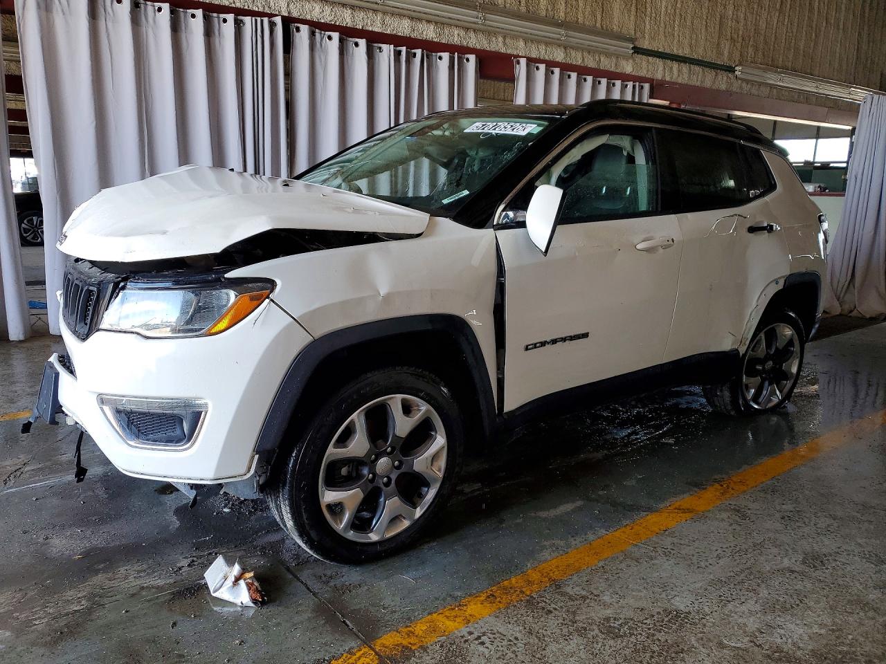 3C4NJDCB9JT209569 · 2018 JEEP COMPASS
