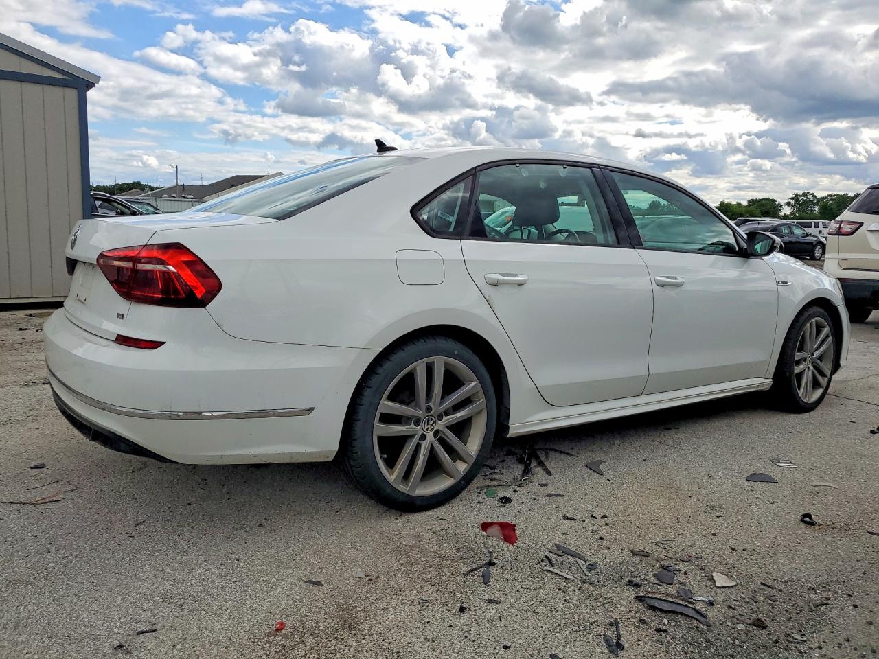 1VWAA7A33JC001143 · 2018 VOLKSWAGEN PASSAT · 3/12