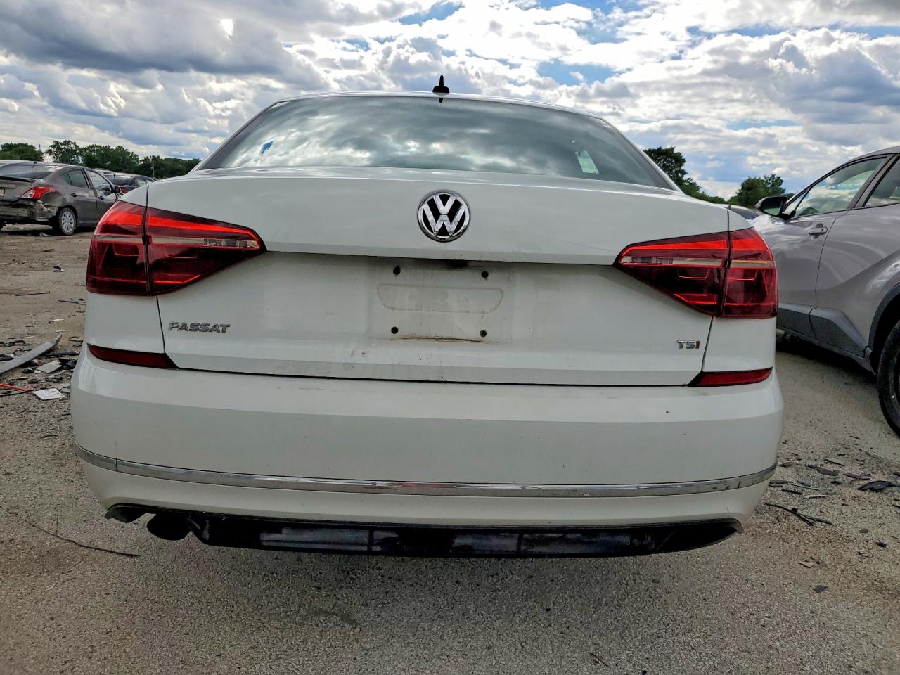 1VWAA7A33JC001143 · 2018 VOLKSWAGEN PASSAT · 6/12