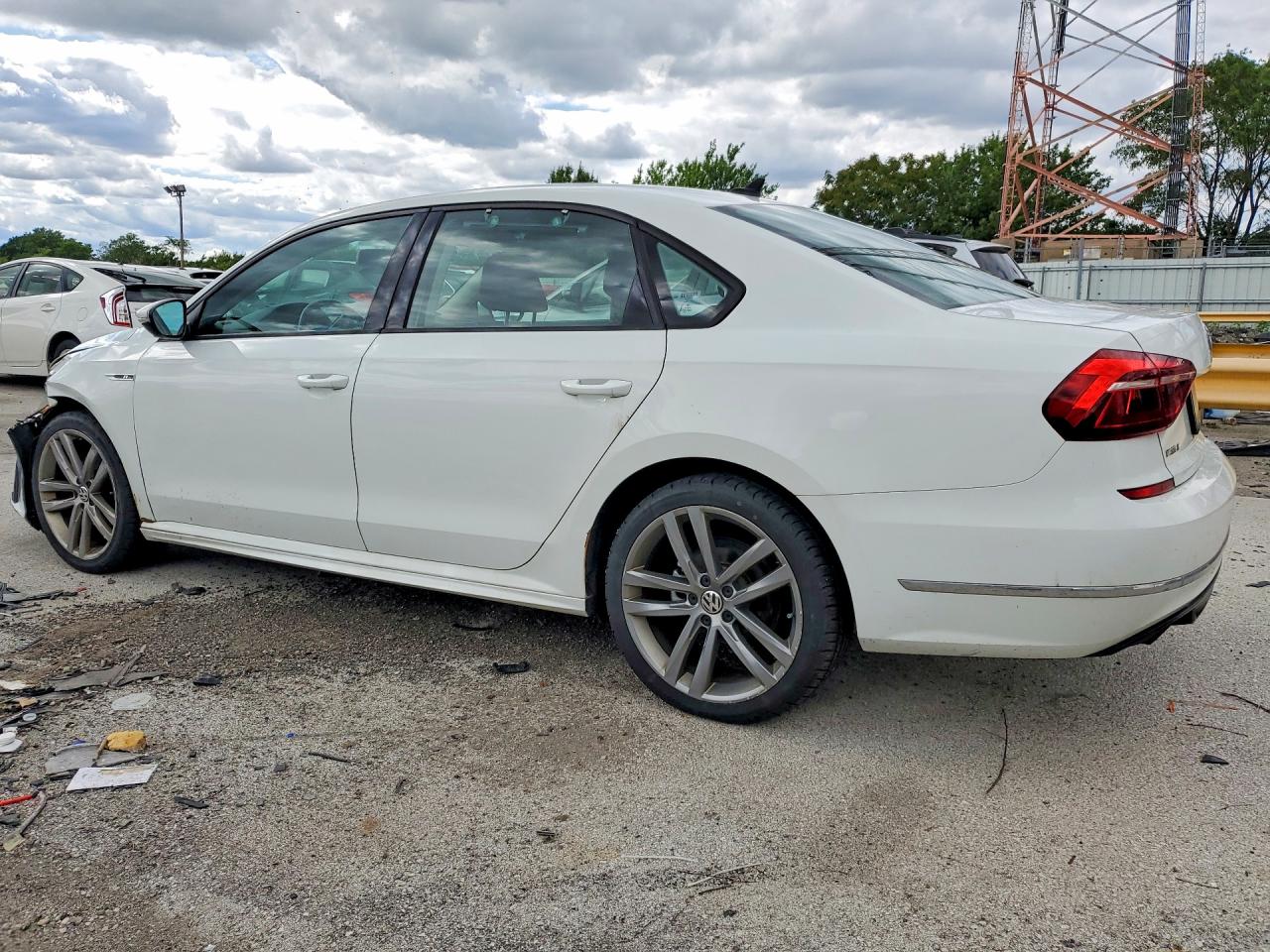 1VWAA7A33JC001143 · 2018 VOLKSWAGEN PASSAT · 2/12
