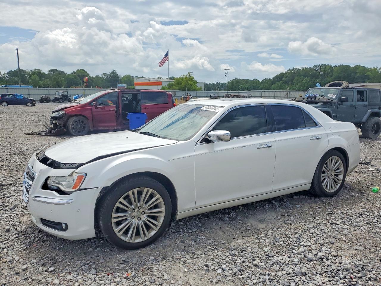 2C3CA6CT6BH528308 · 2011 CHRYSLER 300C