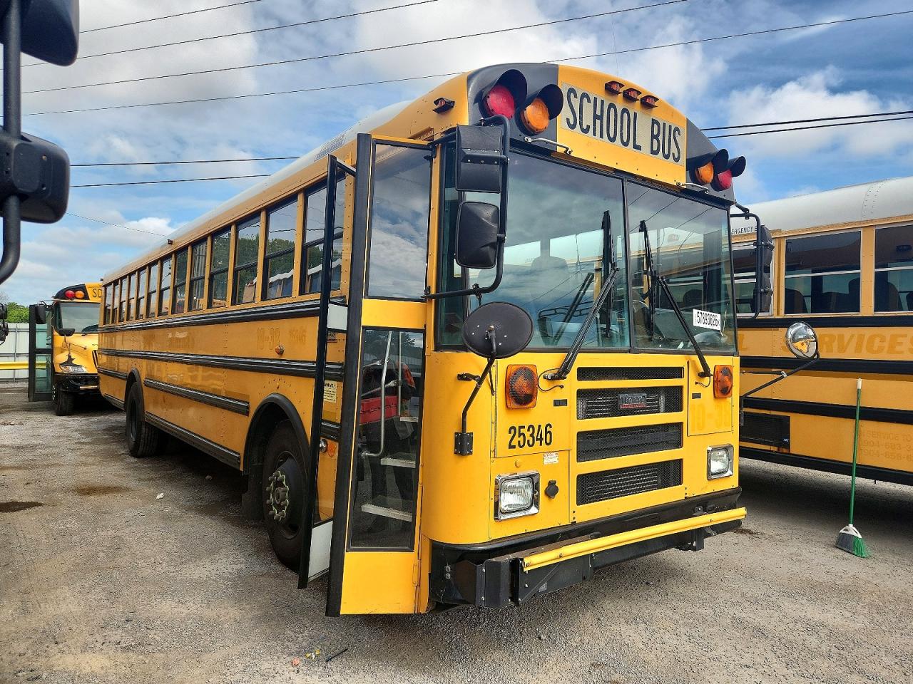 1T88S4E27A1128194 · 2010 THOMAS SAF-T-LINER C2