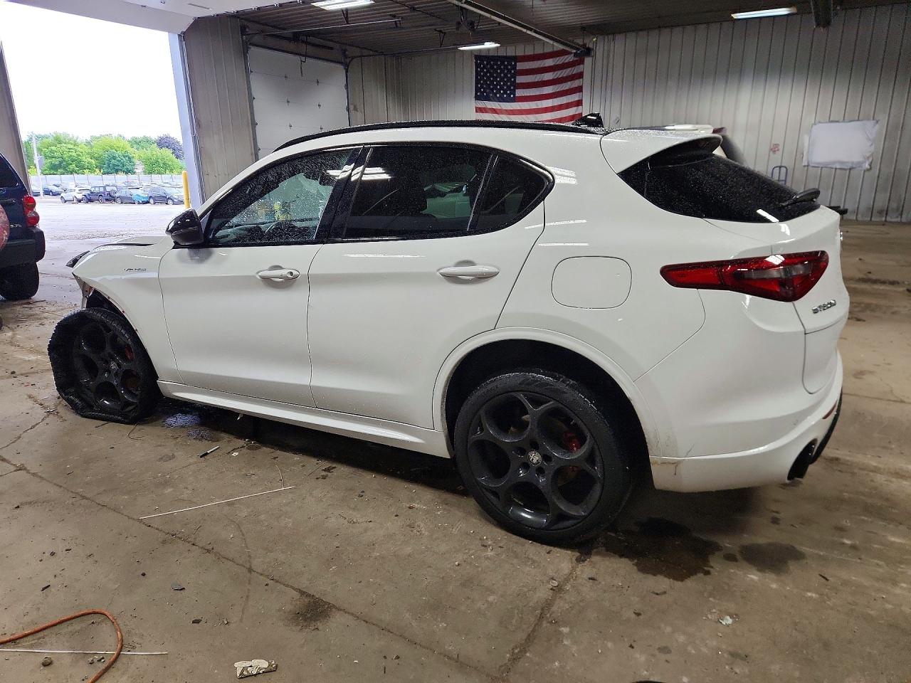 ZASPAKBN4N7D25532 · 2022 ALFA ROMEO STELVIO · 2/13