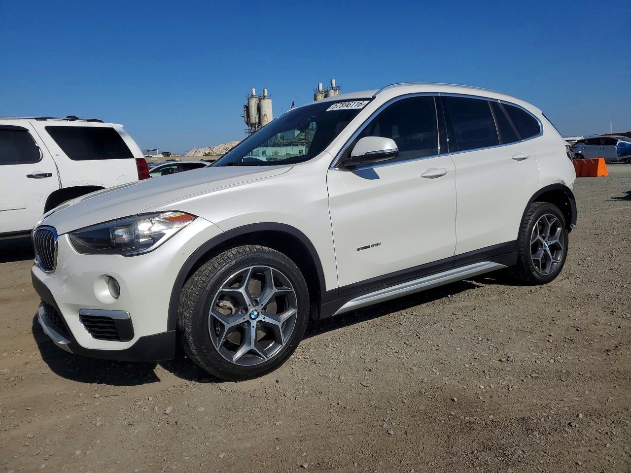 WBXHU7C38J5H45062 · 2018 BMW X1