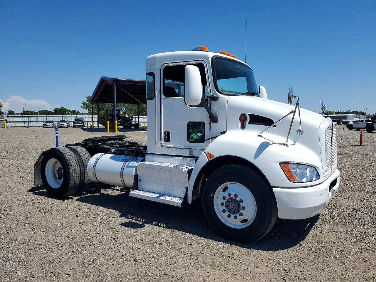 2XKHAJ7X5FM462708 · 2015 KENWORTH T370