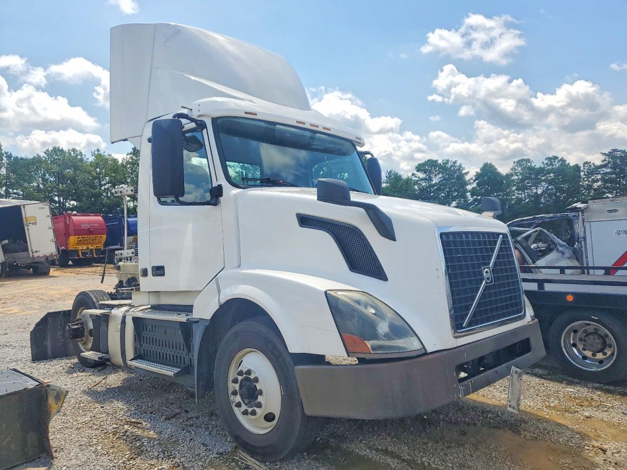 4V4N39TG9HN988022 · 2017 VOLVO VNL