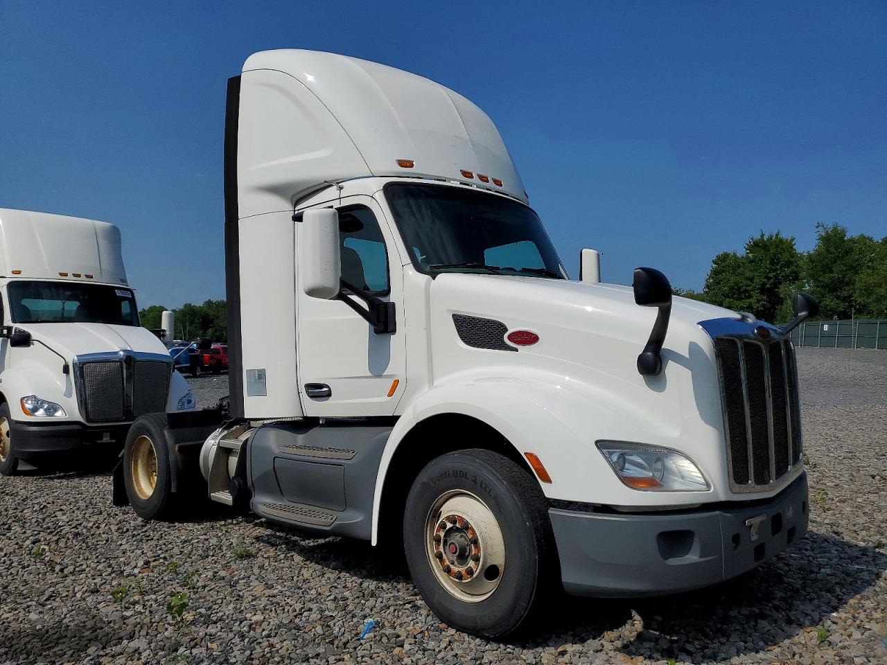 1XPBA48X8KD622242 · 2019 PETERBILT 579